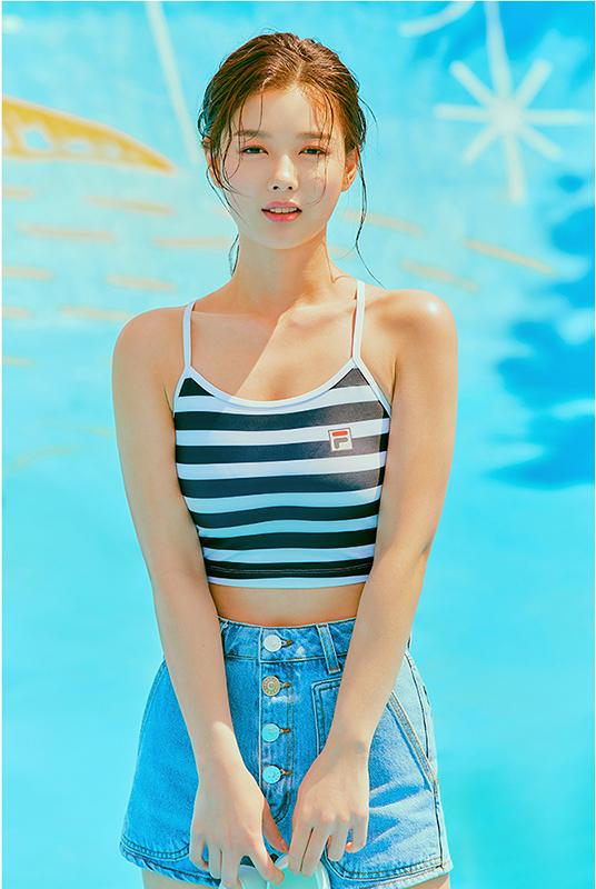 Sao nhí Kim Yoo Jung lớn thật rồi: Bờ vai thon gầy với vòng 1 sexy vạn người ao ước-7