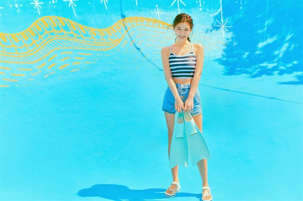 Sao nhí Kim Yoo Jung lớn thật rồi: Bờ vai thon gầy với vòng 1 sexy vạn người ao ước-10
