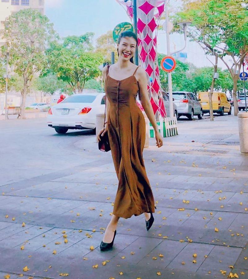 Đông Nhi, Hoàng Oanh và các mẹ bầu Vbiz vắt vẻo giày cao gót-3