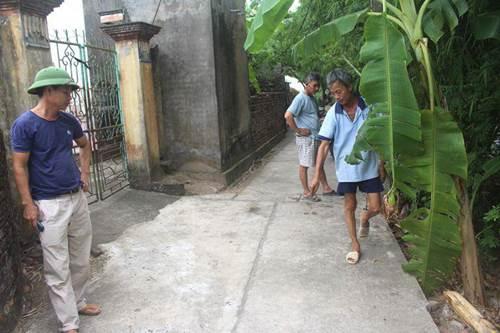 Vụ chồng tâm thần uống thuốc diệt cỏ tự tử sau khi chém vợ: Nhân chứng nói gì?-1