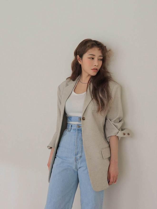 Lăng-xê mốt quần khoét như Ngọc Trinh, may sao Sĩ Thanh ghi điểm vì đục lỗ vừa phải-11