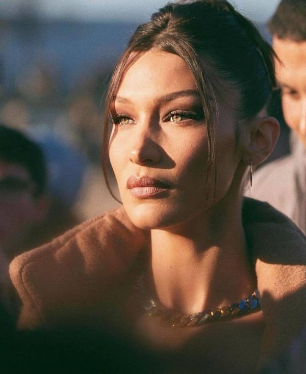 Kylie Jenner, Jennie, Quỳnh Anh Shyn lăng xê tóc mái râu rồng, netizen Việt hoài niệm tóc mái huyền thoại Đan Trường-9