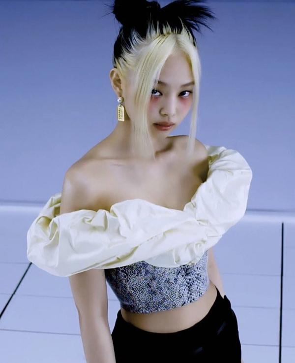 Kylie Jenner, Jennie, Quỳnh Anh Shyn lăng xê tóc mái râu rồng, netizen Việt hoài niệm tóc mái huyền thoại Đan Trường-14