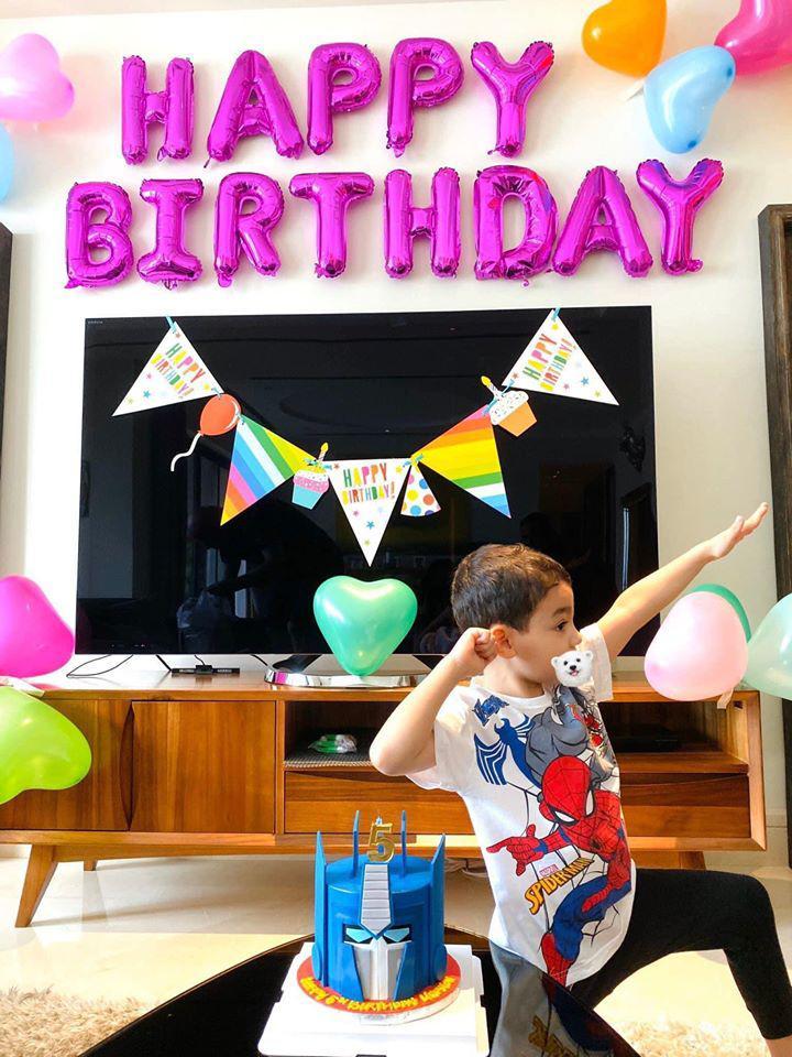 5 tuổi, con trai ngậm thìa vàng của Thu Minh đã bắt đầu hỏi Sao mẹ phải che mặt con?-5