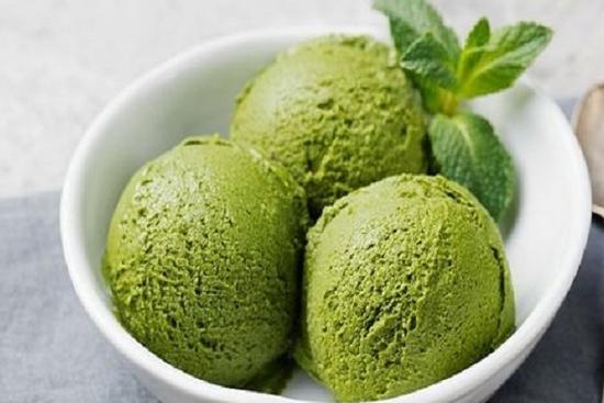 Kem trà xanh với sữa dễ làm, mát lạnh ngày cuối tuần