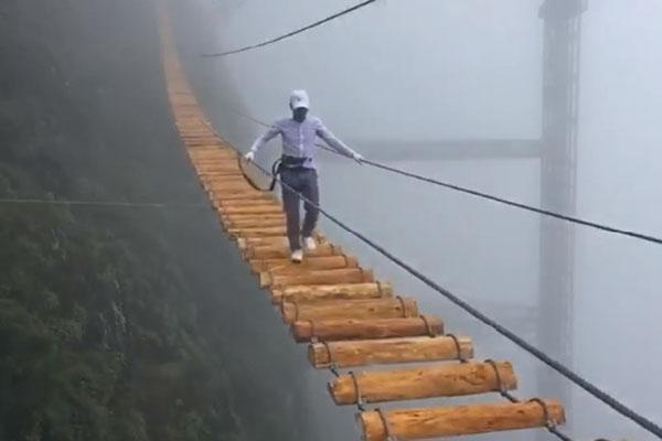 Cây cầu uốn cong kỳ lạ ở Na Uy-1