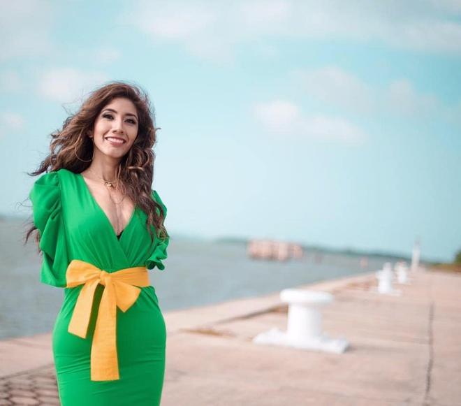 Cô gái cụt hai tay từ khi chào đời lọt vào chung kết hoa hậu-1