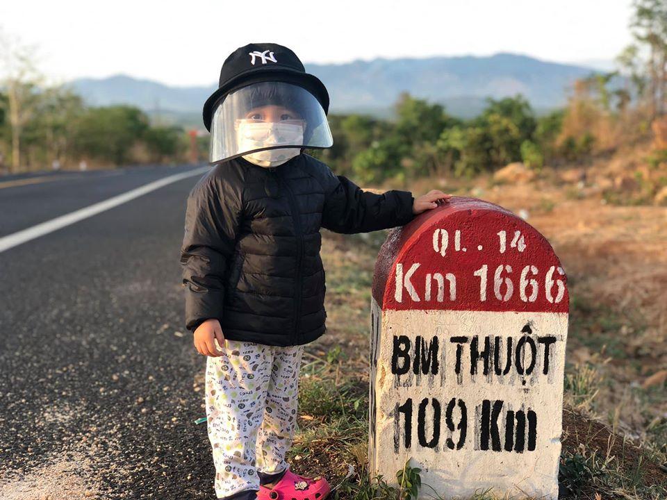 Phượt thủ nhí đu đưa xe thỏ vượt hành trình 360 km khiến mọi người trầm trồ-2