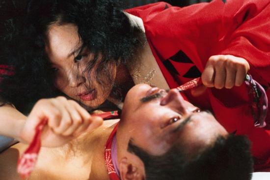 8 bộ phim gây sốc vì bắt diễn viên phải đóng cảnh sex thật