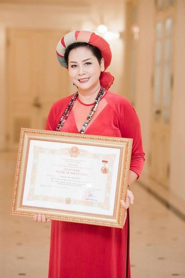 Cùng tên Minh Hằng: Người là đại gia ngầm của showbiz Việt, kẻ lại 2 lần đò-4