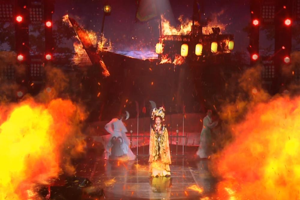 Sau sự cố ô thủng, Chi Pu tự tin vá lại nốt cao-2