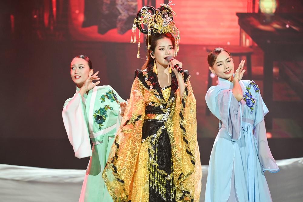 Sau sự cố ô thủng, Chi Pu tự tin vá lại nốt cao-3