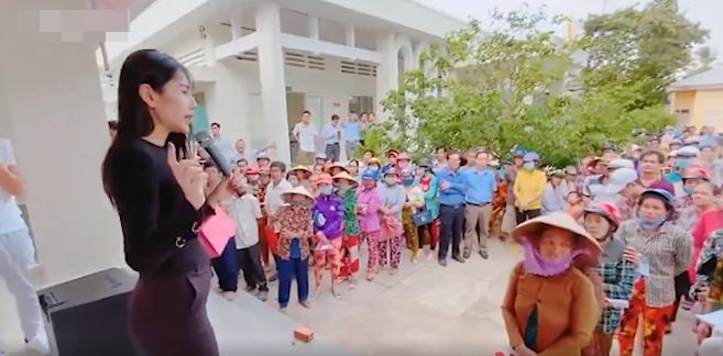 Thủy Tiên liên tiếp lộ vòng eo lùm xùm, nghi đã có bầu lần 2-8