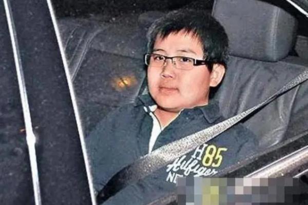 Hồ ly tinh Trương Tử Huyên khoe dáng đẹp khó tin sau 3 tháng sinh con-8