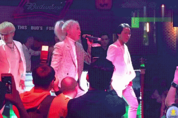 Sao Việt ám ảnh fan cuồng: Người bị rình tại nhà riêng, người bị sờ trúng chỗ hiểm-7