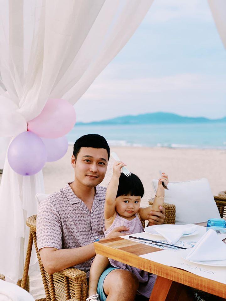 Quang Vinh nhậu say bất tỉnh, nằm vật vã trước cửa phòng khách sạn-2