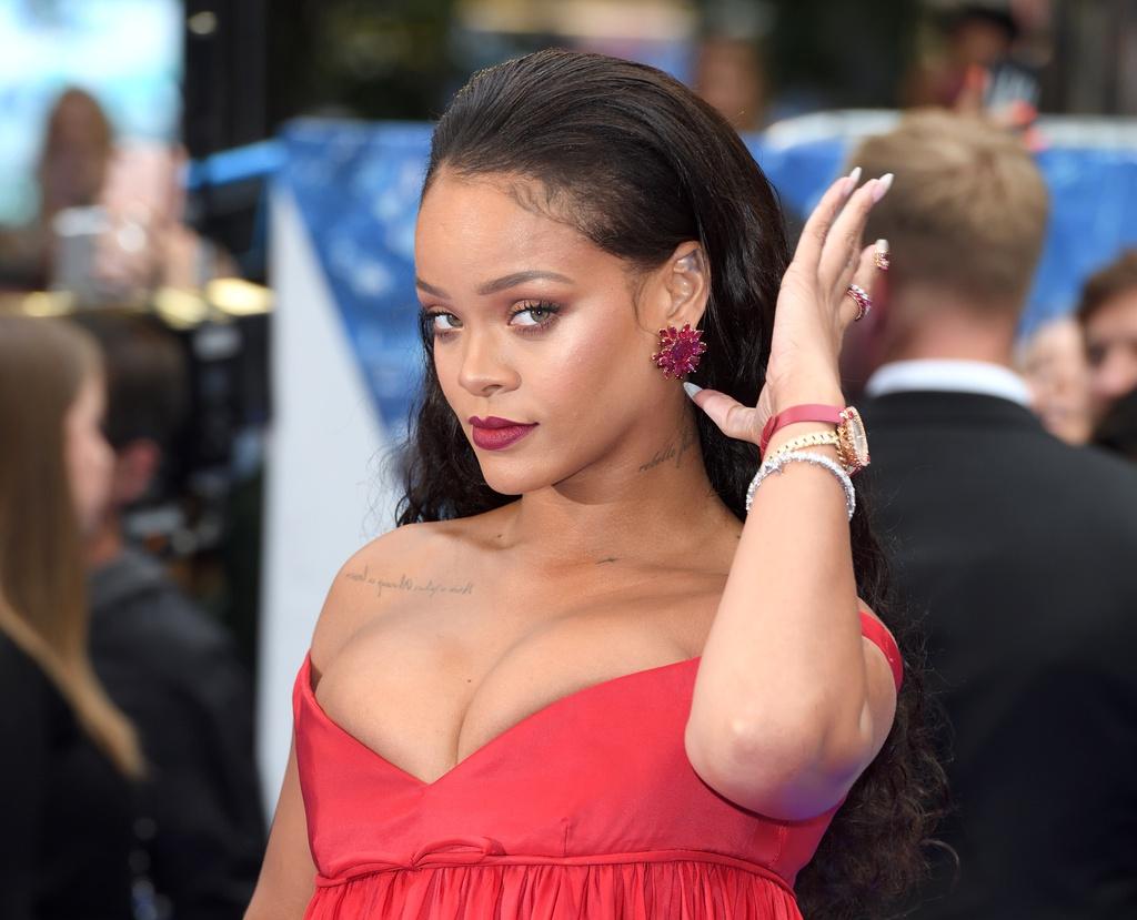 Rihanna từng bị lộ ảnh nhảy cảm vào năm 2009 và 2011. Thời điểm đó, nhiều người cho rằng bạn trai cũ Christ Brown là người đứng sau vụ đánh cắp hình ảnh đời tư này. Năm 2014, nữ ca sĩ người Barbados tiếp tục bị phát tán ảnh nhạy cảm khi nằm trong danh sách hơn 100 sao nữ bị hacker đánh cắp dữ liệu cá nhân.