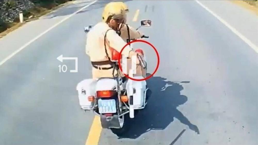 Vì sao CSGT Lạng Sơn rút súng trấn áp lái xe vi phạm?-1