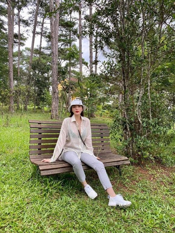 Trang phục gây nhức mắt của Hoa hậu Kỳ Duyên: Hết xuyên thấu lộ nội y đến hình in nhạy cảm-1