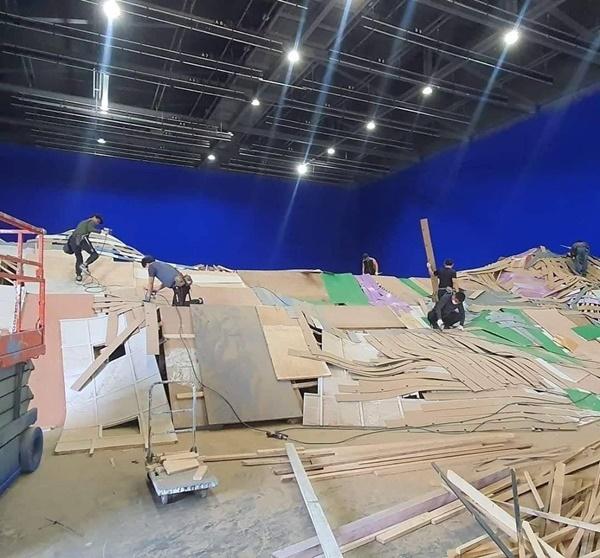 Giàu nứt vách như Bighit: Dựng phim trường bằng hàng thật, chi cực mạnh để MV của BTS đẹp như thiên đường-4