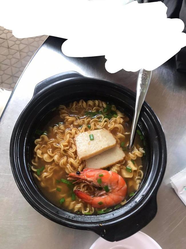 Giận đỏ người bát mì cay tại khu du lịch, tên sang chảnh, giá cao nhưng sự thật là điều đáng buồn nhất-1