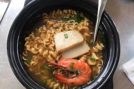 Giận 'đỏ người' bát mì cay tại khu du lịch, tên sang chảnh, giá cao nhưng sự thật là điều đáng buồn nhất