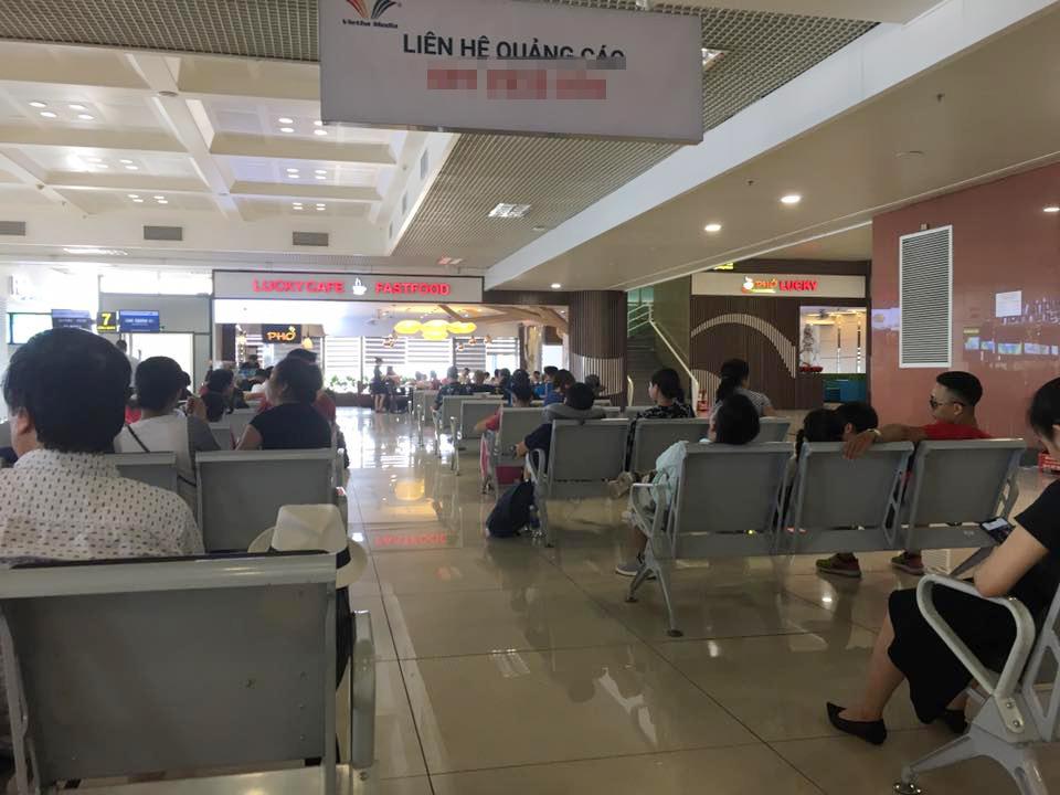 Xôn xao chuyện cô gái không chịu nhường ghế chờ sân bay, còn hỗn hào với người lớn: Không thích, ra chỗ khác mà ngồi-1