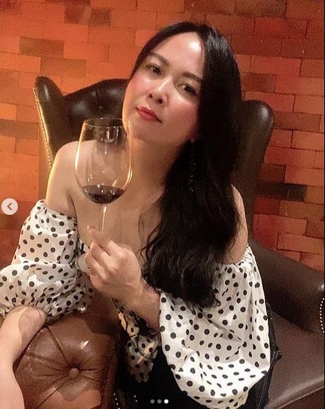 Phượng Chanel có một kiểu trang điểm vừa quê, vừa sến mà mãi không chán-9