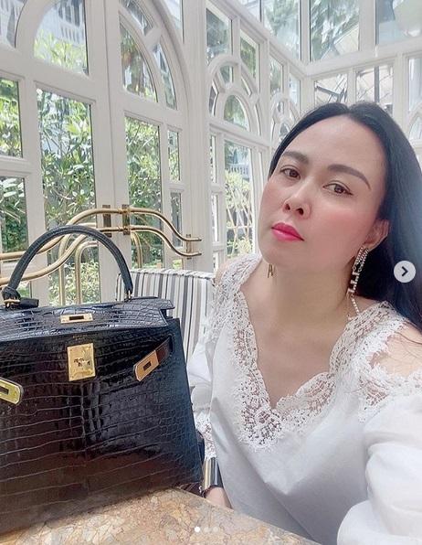 Mặt mộc Phượng Chanel có thảm họa như phong cách thời trang?-6
