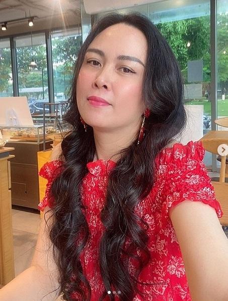 Mặt mộc Phượng Chanel có thảm họa như phong cách thời trang?-7