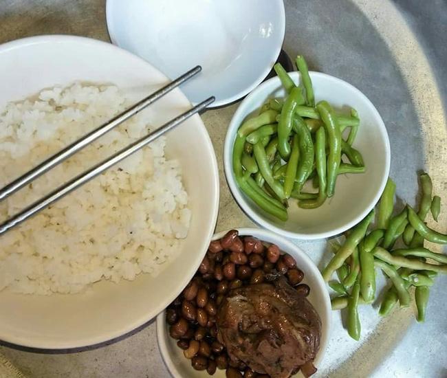 Mâm cơm cữ không canh suốt 1 tuần lễ khiến con dâu nuốt chẳng trôi-1