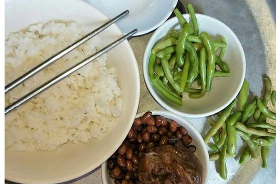 Mâm cơm cữ không canh suốt 1 tuần lễ khiến con dâu nuốt chẳng trôi