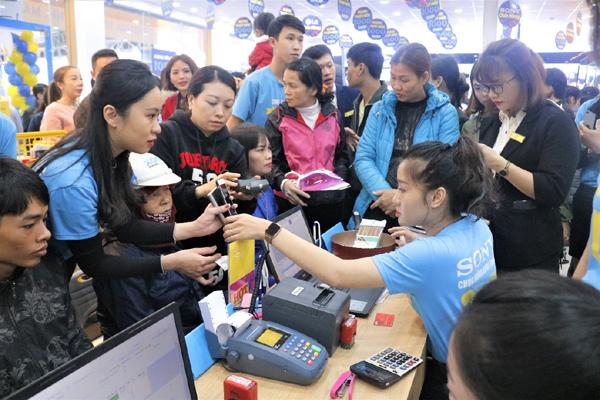 Thế Giới Di Động chiều khách kiểu mới: bán hàng kiêm tư vấn trả góp-2