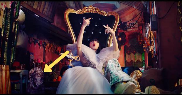 BLACKPINK đưa tượng thần linh thiêng vào MV mới, YG sửa sai ngay trong đêm-2