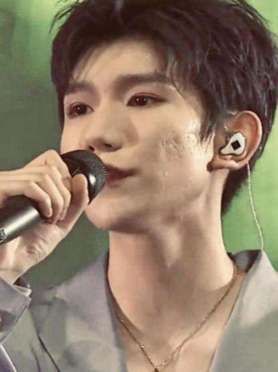 Sự thật Vương Nguyên TF Boys sự nghiệp xuống dốc, thường xuyên giật nợ bạn bè?-3