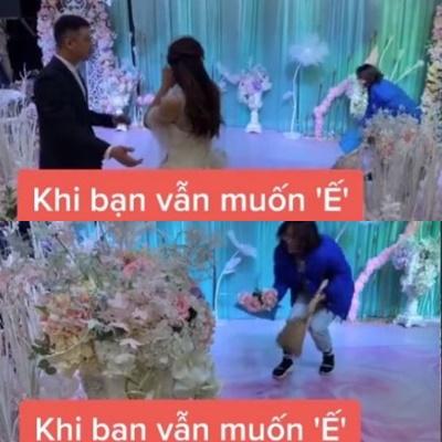Hội bạn thân của cô dâu gây tranh cãi khi dùng chân né hoa cưới-1