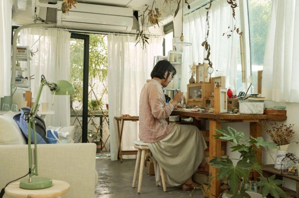 Ngôi nhà nghệ thuật làm lại từ chiếc xe bus bị bỏ hoang-8