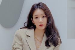 Nữ ca sĩ Hàn gây tranh cãi vì bán chun buộc tóc với giá 'cắt cổ'