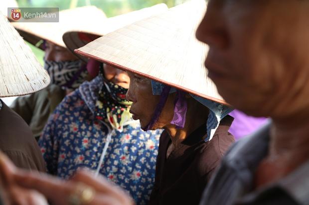 Đám tang lặng lẽ của bé sơ sinh bị mẹ bỏ rơi dưới hố gas, không có người thân bên cạnh: Con mạnh mẽ lắm rồi, yên nghỉ nhé-14