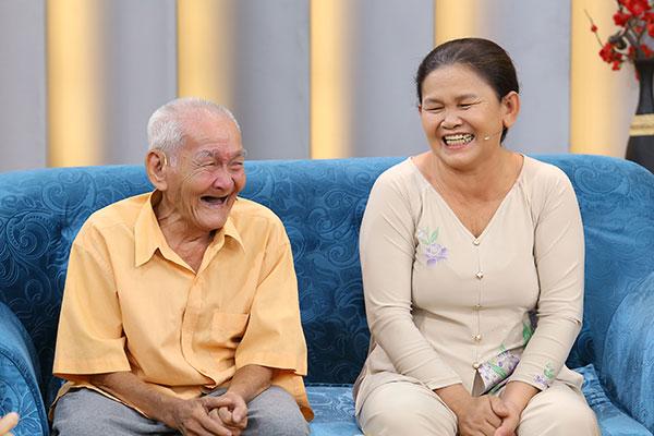 Cái nắm tay hút nghìn like và chuyện tình ngọt ngào thời ông bà anh làm giới trẻ ghen tị-3