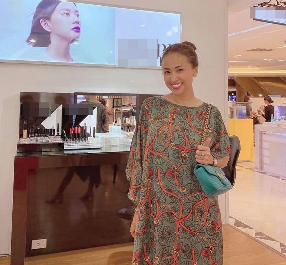 MC Vân Hugo dính nghi vấn mang thai với chồng sắp cưới, vòng hai lớn bất thường-3