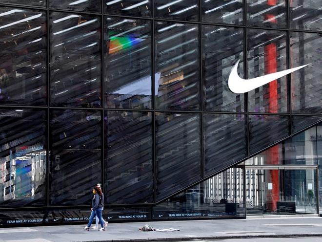 Nike lỗ gần 800 triệu USD, sa thải hàng loạt nhân sự-1