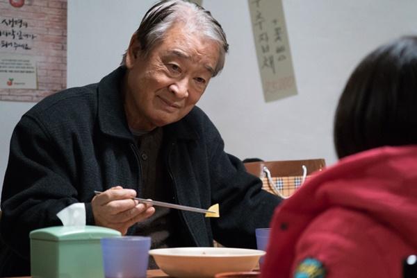 Ông nội quốc dân Lee Soon Jae: Từ tin đồn mê tín dị đoan truyền bá tà giáo cho tới việc bị tố ngược đãi người làm-3