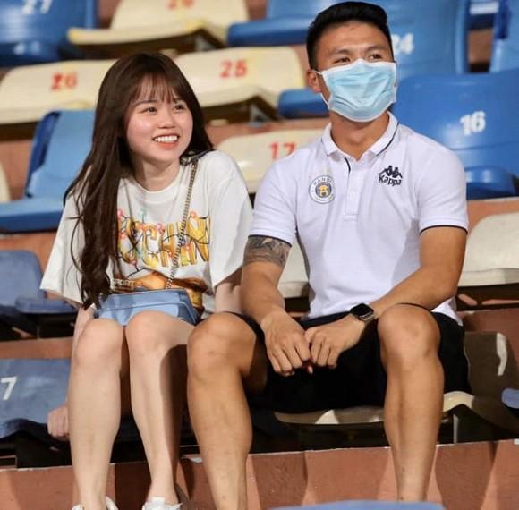 Quang Hải - Huỳnh Anh hạnh phúc sau scandal hack Facebook, Nhật Lê đăng status cực căng-1