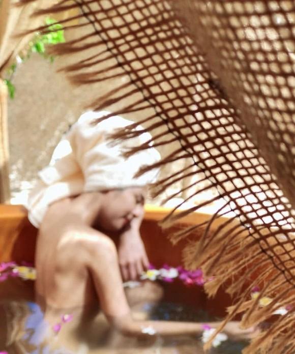 Hoa hậu Ngọc Hân được khen nức nở khi hiếm hoi đăng ảnh bán nude-3