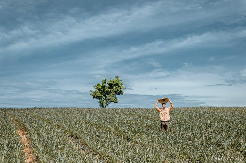 Đâu chỉ con gái chụp sen mới đẹp, chàng trai chơi lớn tung bộ ảnh như chàng thơ ở Ninh Bình-9