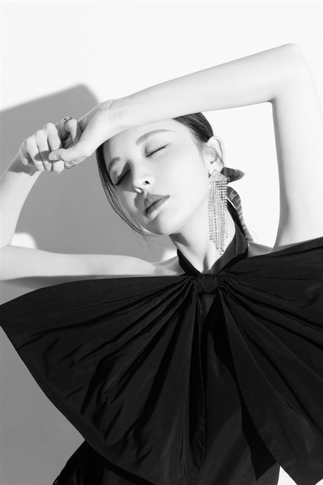 Cổ Lực Na Trát khoe nhan sắc hoàn hảo trên cơ Địch Lệ Nhiệt Ba-7