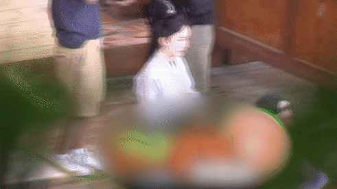 Dương Mịch làm sao thế này: Liên tục phốt thái độ, trợn mắt với nhân viên, khiến bạn diễn nam khúm núm sợ hãi-2