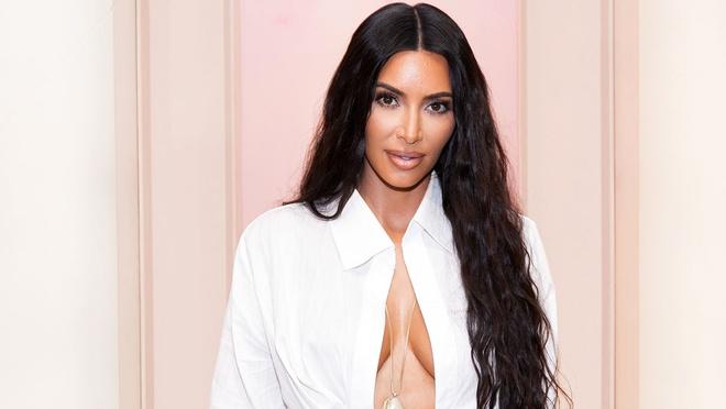Kim Kardashian gây tranh cãi khi tự nhận là tỷ phú-1