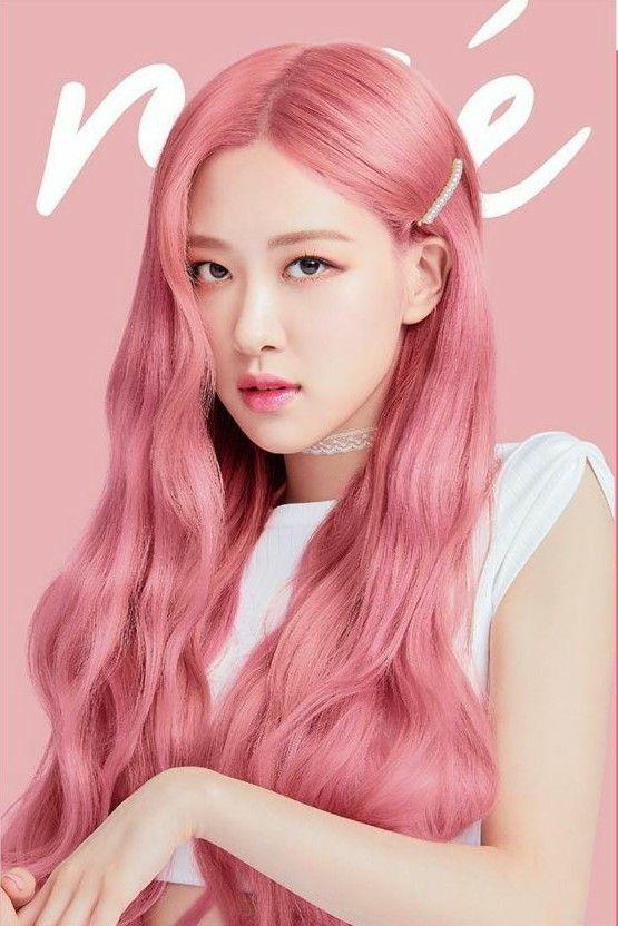 Giọng ca chính BLACKPINK Rosé sở hữu chất giọng độc lạ, bắt tai. Bên cạnh đó, Rosé còn sở hữu thân hình mảnh mai, giúp những bước nhảy của cô uyển chuyển, quyến rũ. Nhờ gương mặt ăn hình và thần thái ấn tượng, nữ idol còn là đại sứ thương hiệu cho nhãn hàng cao cấp YSL.